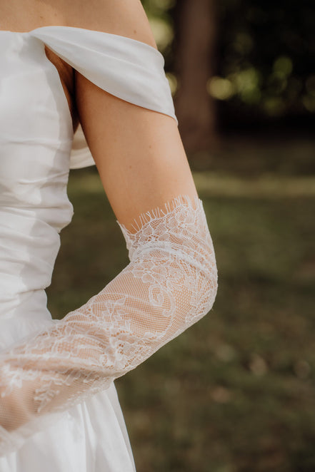 Odessa | Lace Gloves - 14:29WG054 - White - 1 - Bridal Accessories - Ivory & White