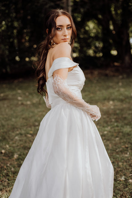 Odessa | Lace Gloves - 14:29WG054 - White - 1 - Bridal Accessories - Ivory & White