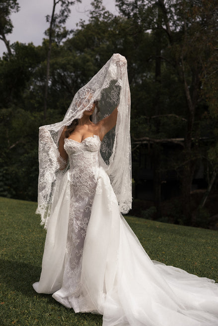 Renata | Mantilla Lace Veil