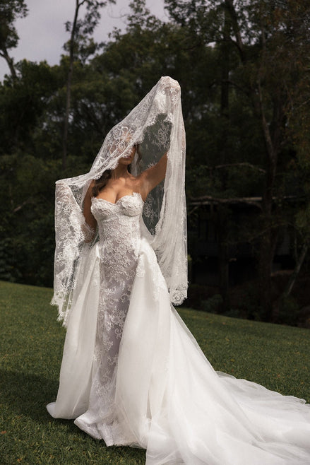 Renata | Mantilla Lace Veil - 14:29Off White;200000063:1952 - Bridal Veil - Ivory & White